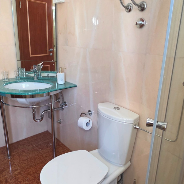 Bad, Villa Perla Baska, Villa Perla Baska mit Pool in der N&auml;he des Meeres, Ba&scaron;ka, Insel Krk, Kroatien Ba&scaron;ka