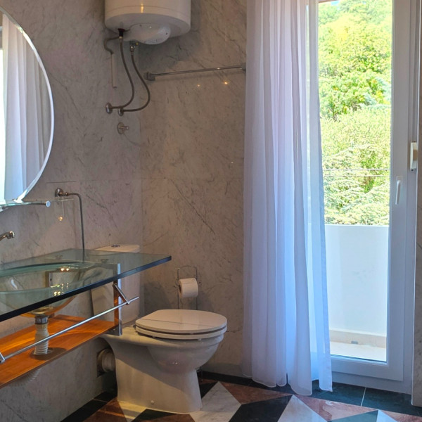Bad, Villa Perla Baska, Villa Perla Baska mit Pool in der N&auml;he des Meeres, Ba&scaron;ka, Insel Krk, Kroatien Ba&scaron;ka