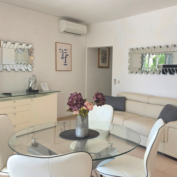 Das Wohnzimmer, Villa Perla Baska, Villa Perla Baska mit Pool in der N&auml;he des Meeres, Ba&scaron;ka, Insel Krk, Kroatien Ba&scaron;ka