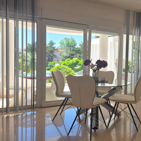 Das Wohnzimmer, Villa Perla Baska, Villa Perla Baska mit Pool in der N&auml;he des Meeres, Ba&scaron;ka, Insel Krk, Kroatien Ba&scaron;ka