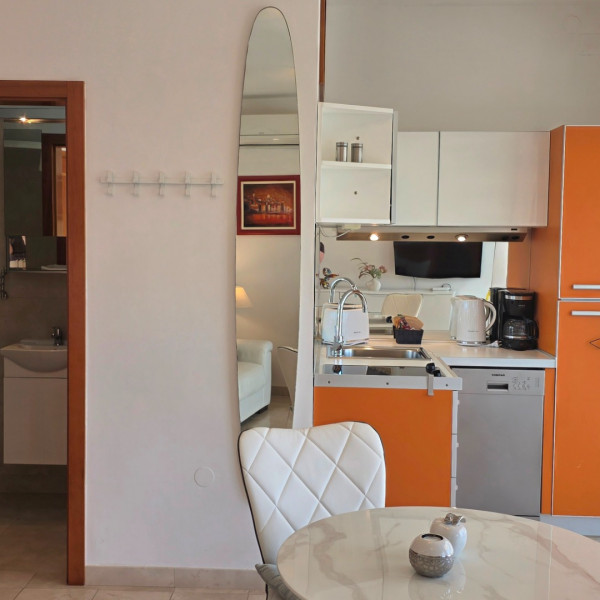 K&uuml;che, Villa Perla Baska, Villa Perla Baska mit Pool in der N&auml;he des Meeres, Ba&scaron;ka, Insel Krk, Kroatien Ba&scaron;ka