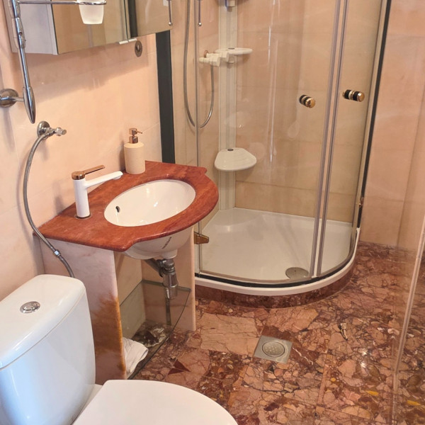 Bad, Villa Perla Baska, Villa Perla Baska mit Pool in der N&auml;he des Meeres, Ba&scaron;ka, Insel Krk, Kroatien Ba&scaron;ka