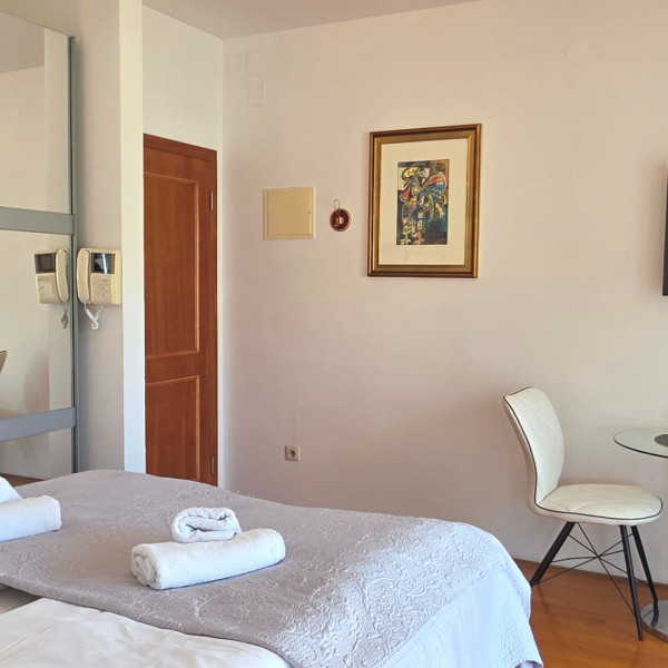 K&uuml;che, Villa Perla Baska, Villa Perla Baska mit Pool in der N&auml;he des Meeres, Ba&scaron;ka, Insel Krk, Kroatien Ba&scaron;ka